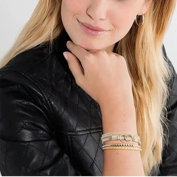 HP! 🎉 Bohemian Layered Beaded Bracelet - Picture 3 of 9